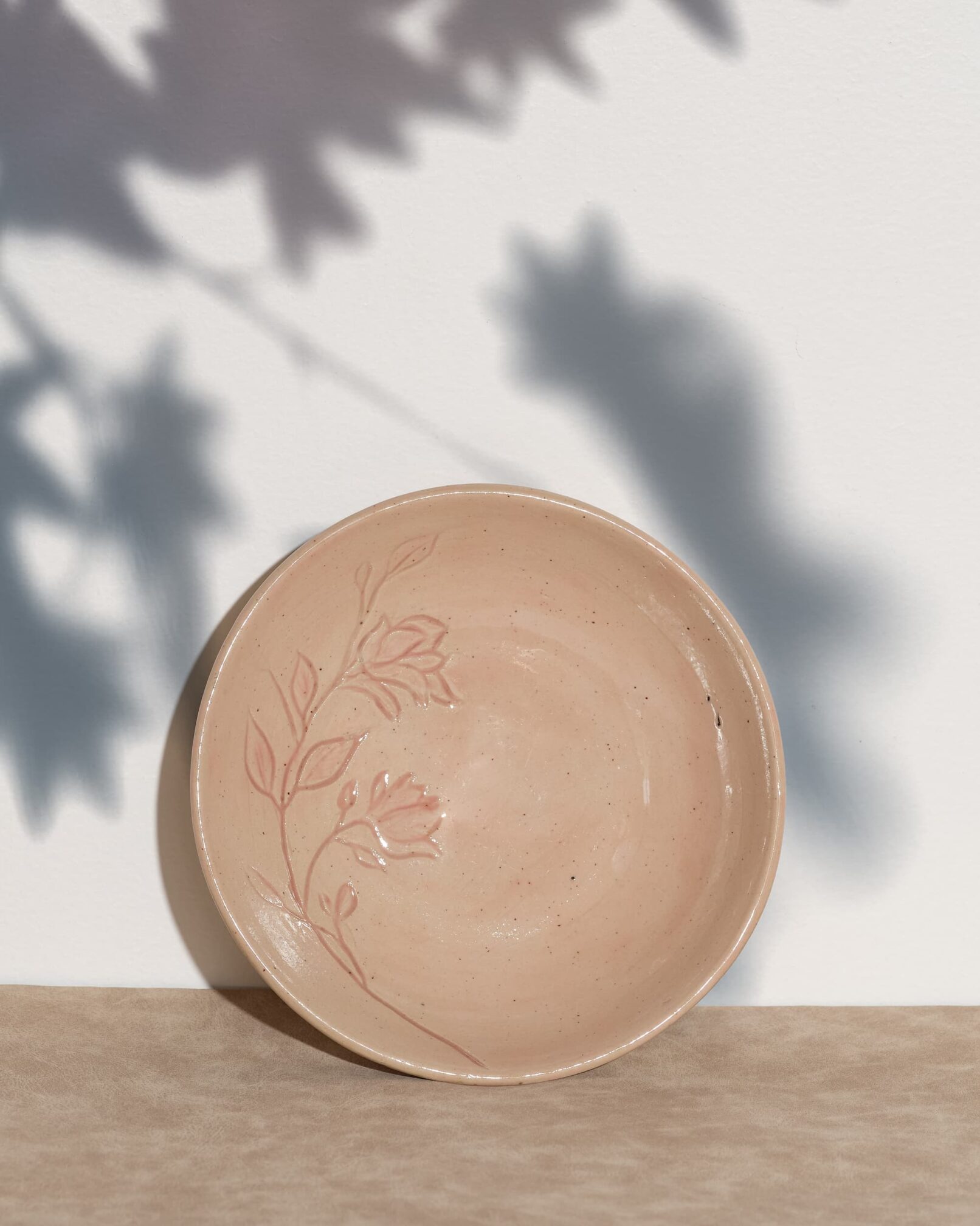 petite coupelle avec fleurs gravées
