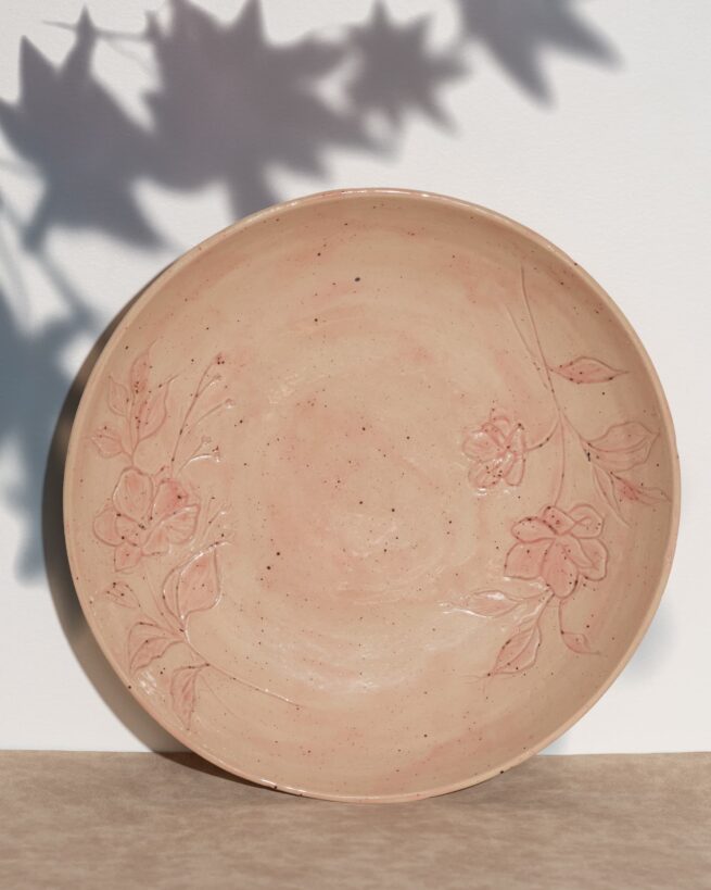 Grande coupe avec fdes fleurs gravées
